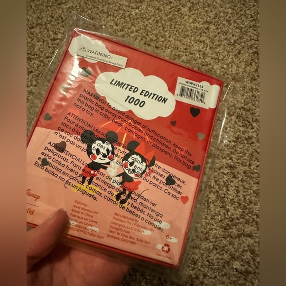 Disney Loungefly Mickey & Minnie Love Globe Enamel Pin Limited Edition - Picture 3 of 4